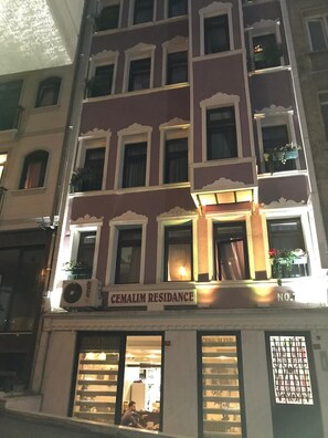 Comfort-Apartment, 1 Schlafzimmer, Stadtblick | 1 Schlafzimmer, Bettwäsche aus ägyptischer Baumwolle