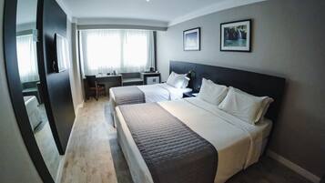 Triple Room | 1 bedroom, minibar, in-room safe, desk