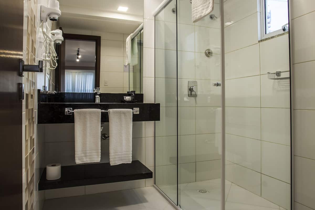quadruple room | bathroom | shower, free toiletries, hair dryer, towels
