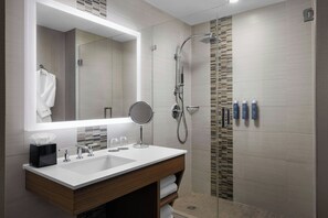 Free toiletries, hair dryer, bathrobes, towels - The Westin Calgary Airport (Calgary)
