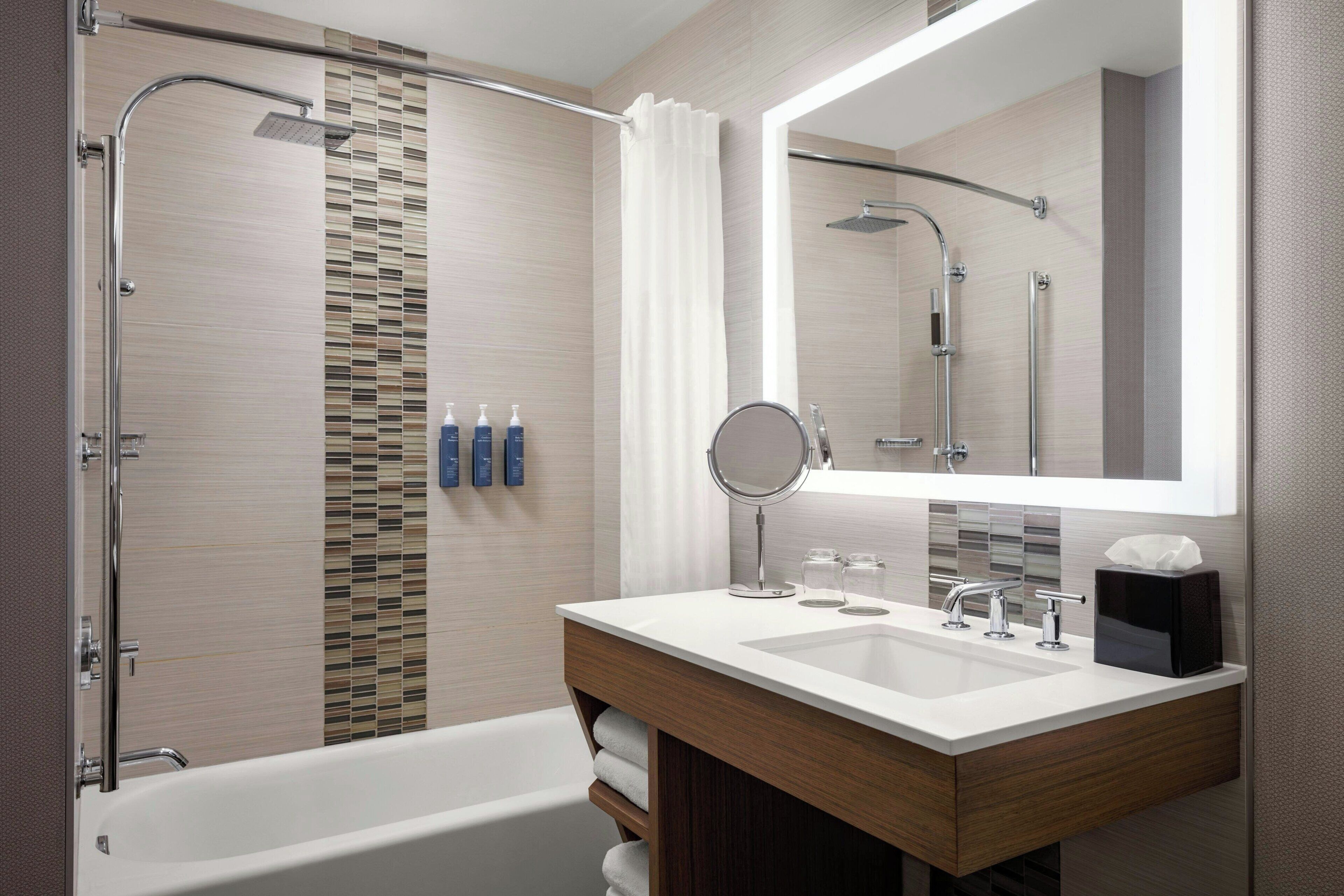 room, 2 queen beds, non smoking | bathroom | free toiletries, hair dryer, bathrobes, towels