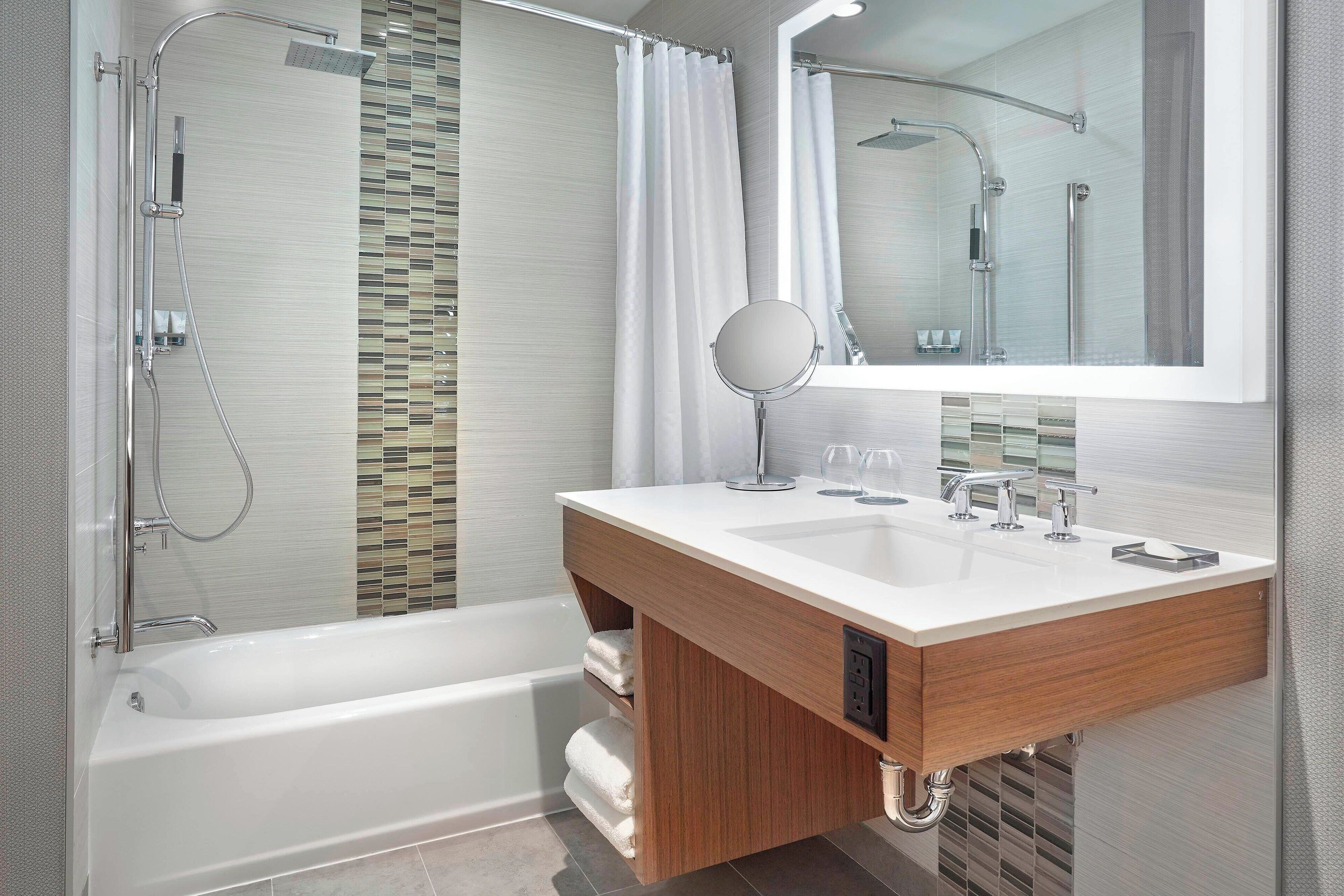 room, 2 queen beds, non smoking | bathroom | free toiletries, hair dryer, bathrobes, towels