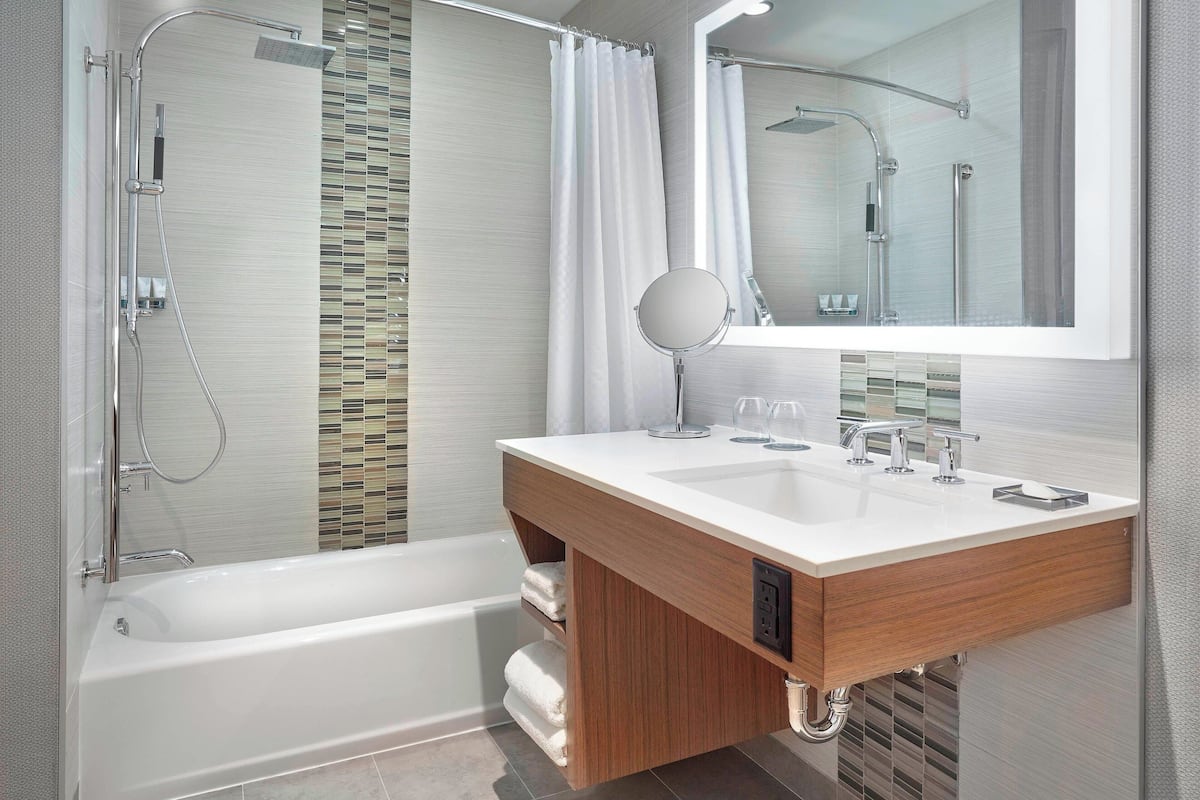 room, 2 queen beds, non smoking | bathroom | free toiletries, hair dryer, bathrobes, towels