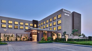 A Fairfield Marriott hotel with a modern facade, large windows, and a well-lit entrance. - Fairfield by Marriott Sriperumbudur (Sriperumbudur)
