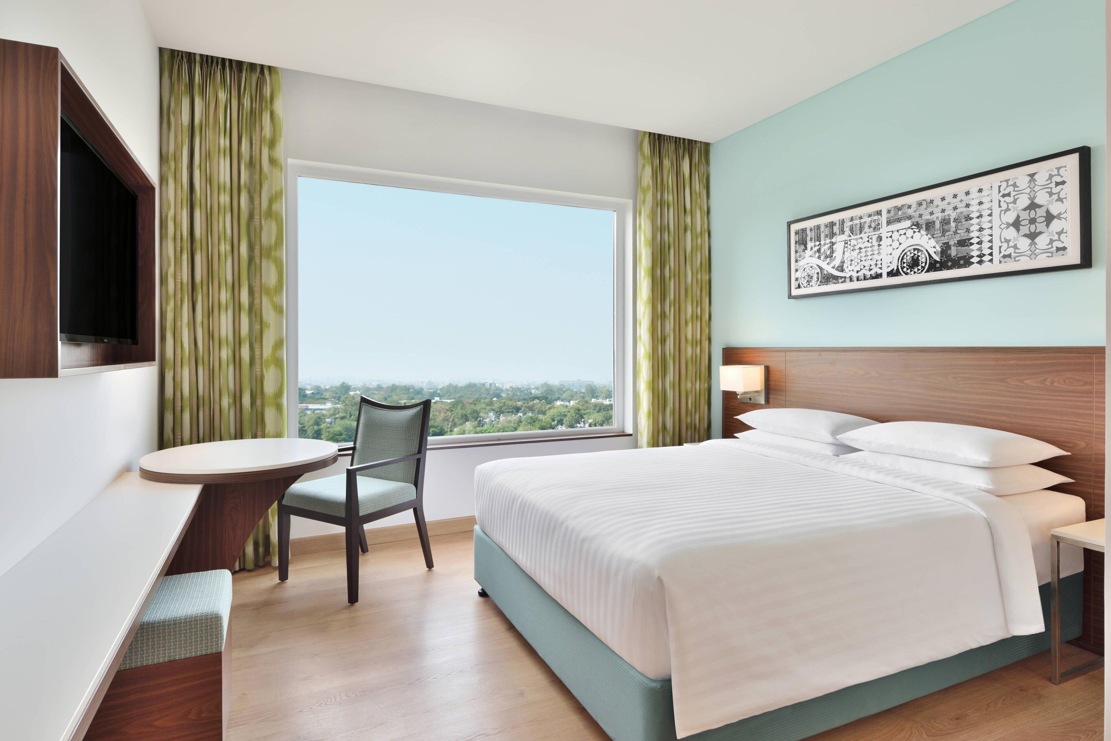 premier room, 1 king bed, pool view | 1 bedroom, hypo-allergenic bedding, minibar, in-room safe