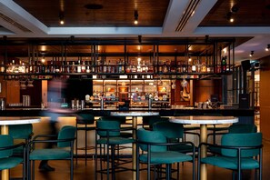 供應早餐、午餐及晚餐