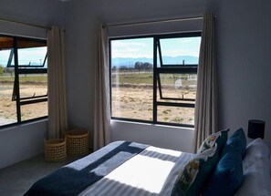 Signature cottage, 2 slaapkamers, uitzicht op bergen, op benedenverdieping | 1 slaapkamer, een strijkplank/strijkijzer