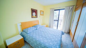 4 habitaciones, cortinas blackout y tabla de planchar con plancha