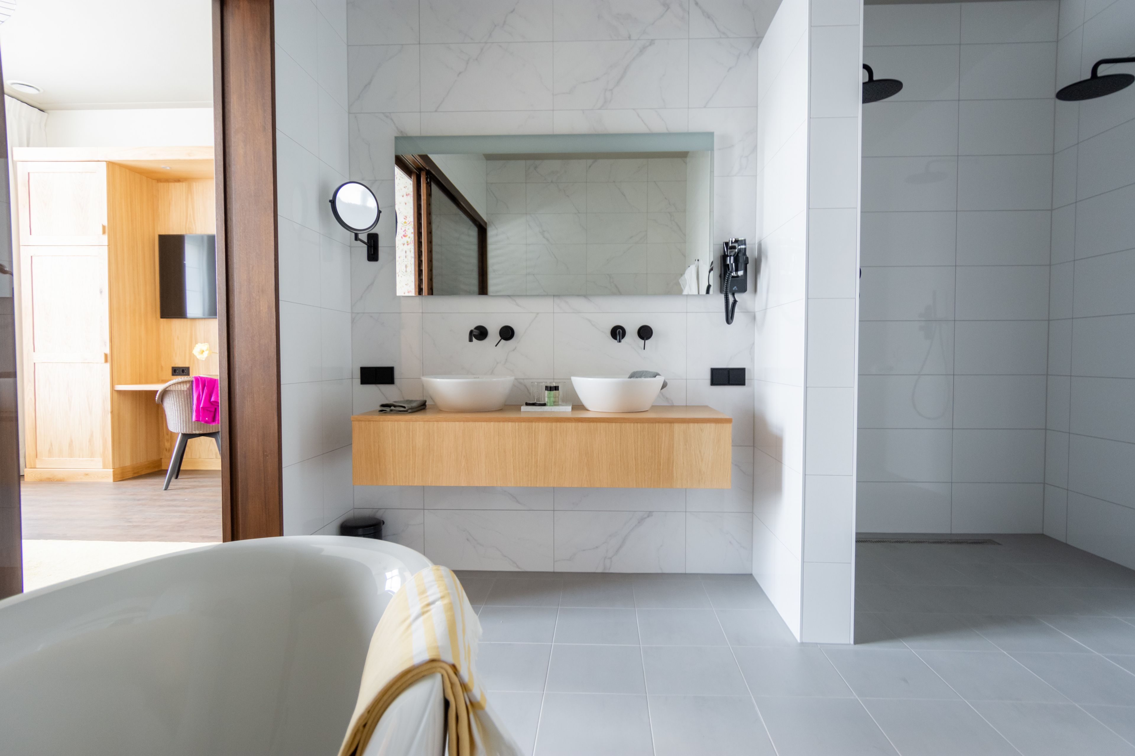 deluxe double room | bathroom | free toiletries, hair dryer, towels