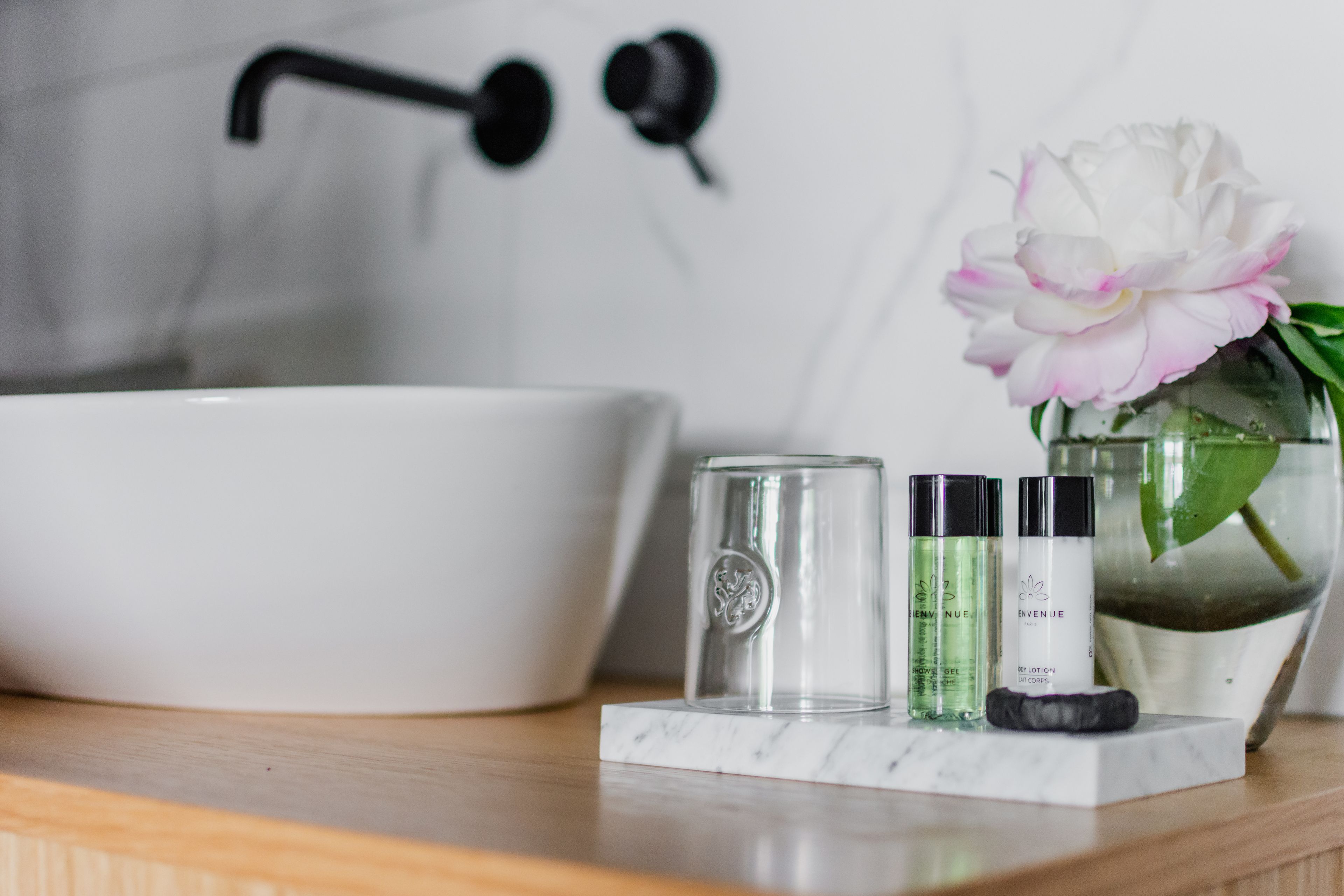 deluxe double room, city view | bathroom | free toiletries, hair dryer, towels