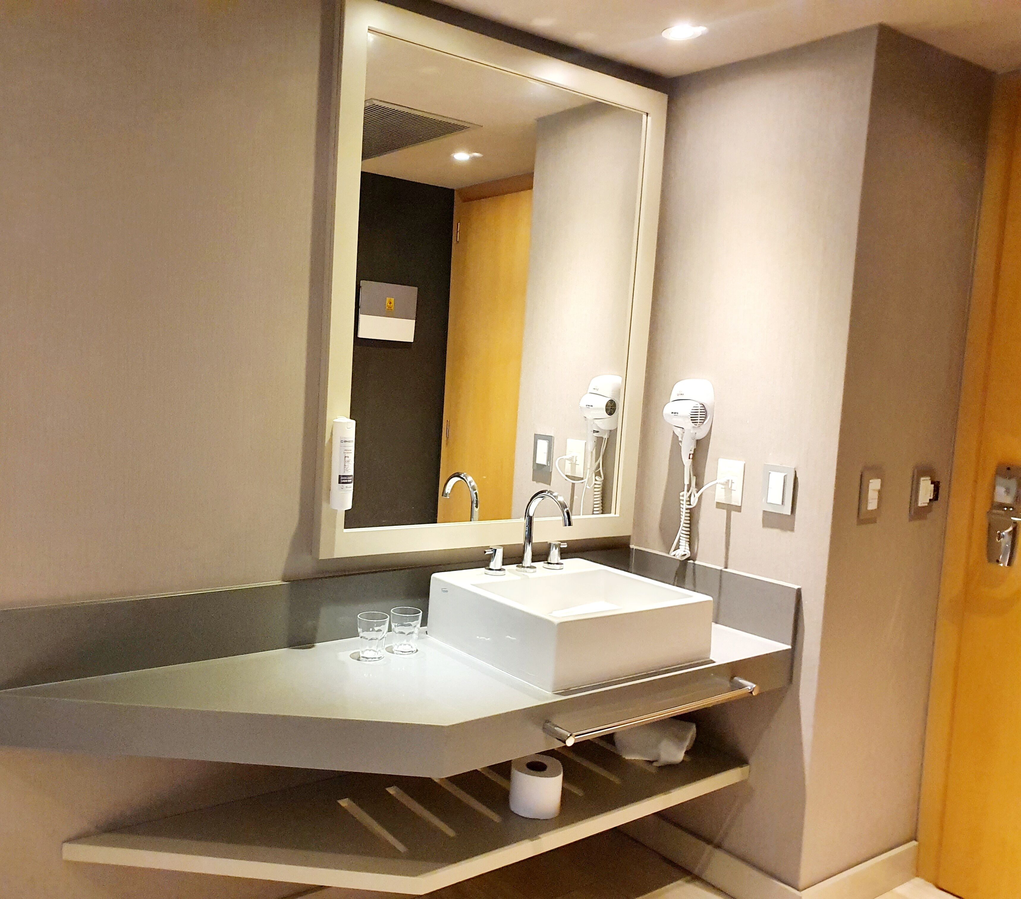 standard double or twin room | bathroom | shower, free toiletries, hair dryer, towels