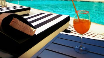 Bar im Pool