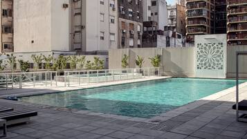 Piscine extérieure (ouverte en saison)