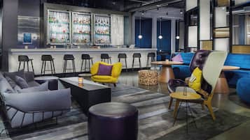 Bar (trong khuôn viên)