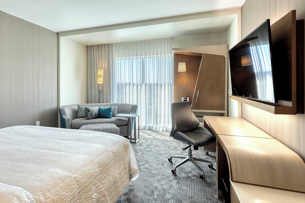 1 bedroom, premium bedding, pillowtop beds, desk