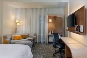 1 bedroom, in-room safe, desk, iron/ironing board - Courtyard by Marriott Savannah Airport (Pooler)