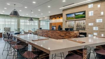 供应早餐和晚餐