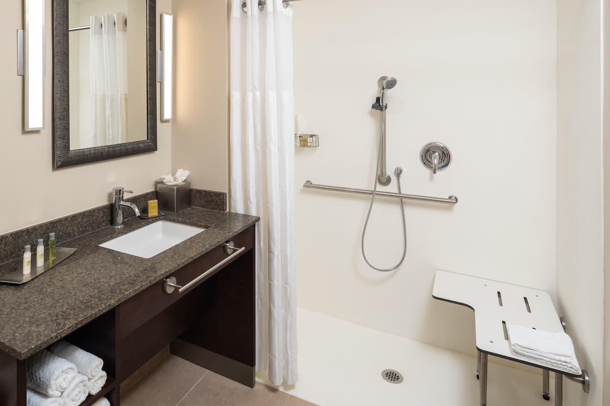 combined shower/bathtub, deep-soaking bathtub, free toiletries