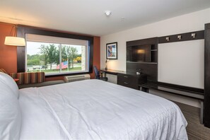 Hypo-allergenic bedding, desk, laptop workspace, blackout drapes - Holiday Inn Express & Suites Allen Park by IHG (Allen Park)