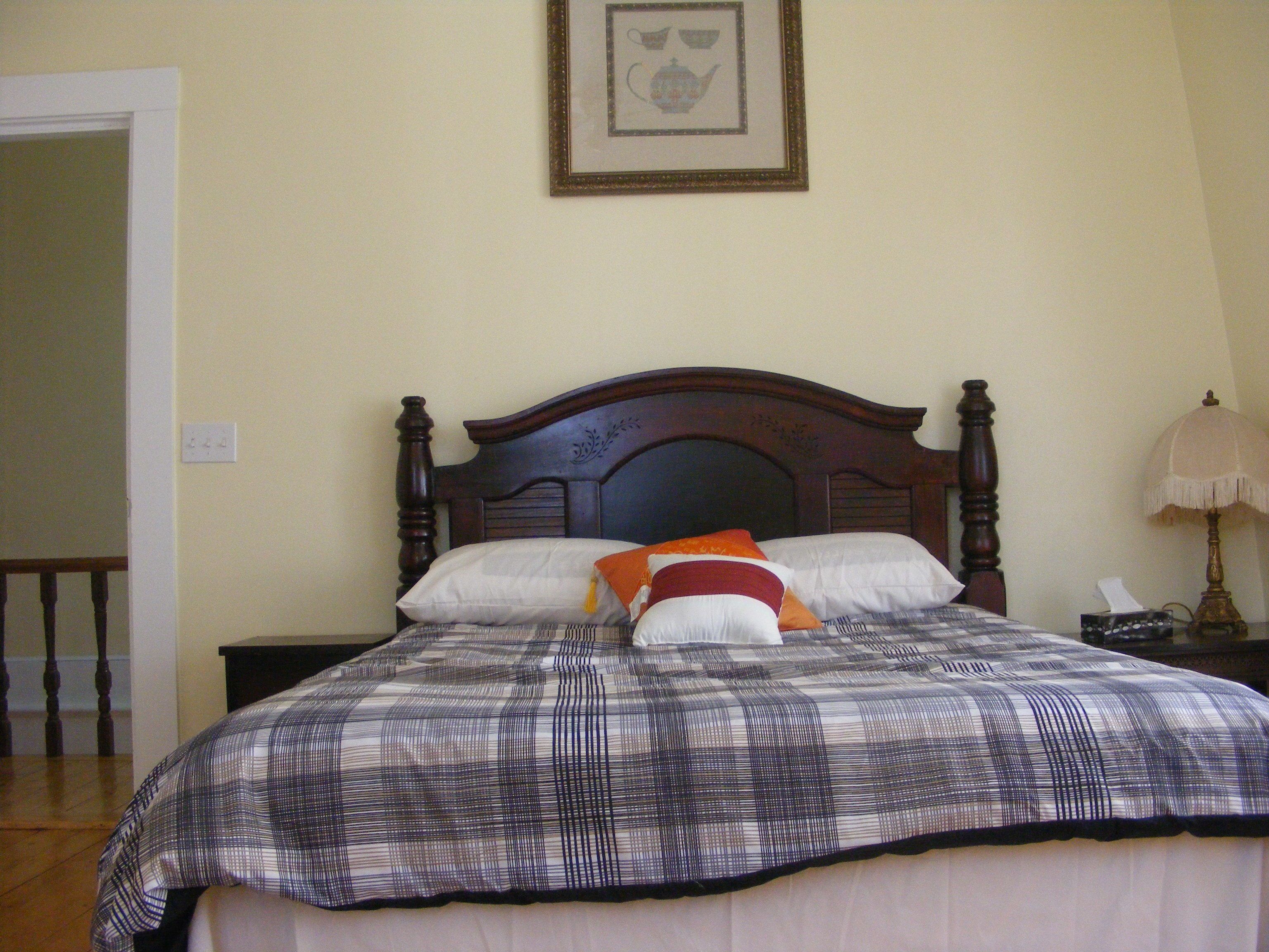5 bedrooms, individually furnished, desk, laptop workspace