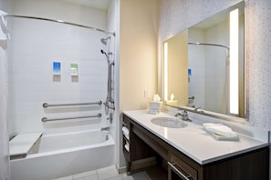 Ilmaiset hygieniatuotteet, hiustenkuivaaja, pyyhkeet