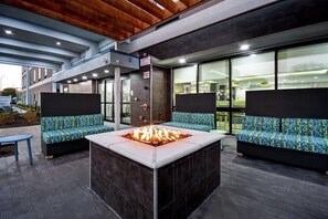 Terrace/patio - Home2 Suites by Hilton Fort Worth Fossil Creek (Fort Worth)