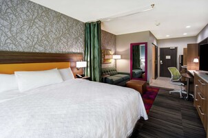 Premium bedding, in-room safe, desk, laptop workspace