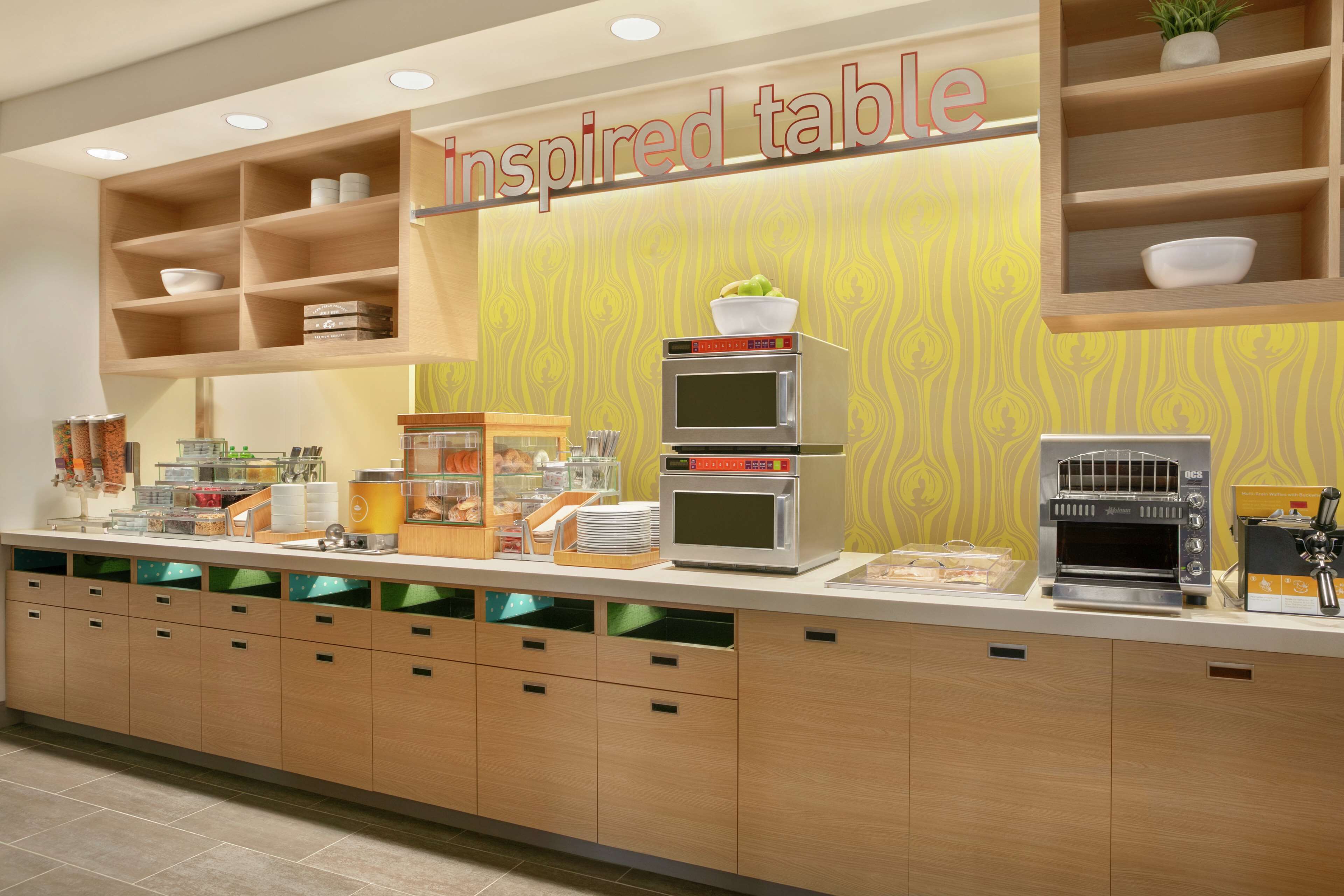 free daily breakfast