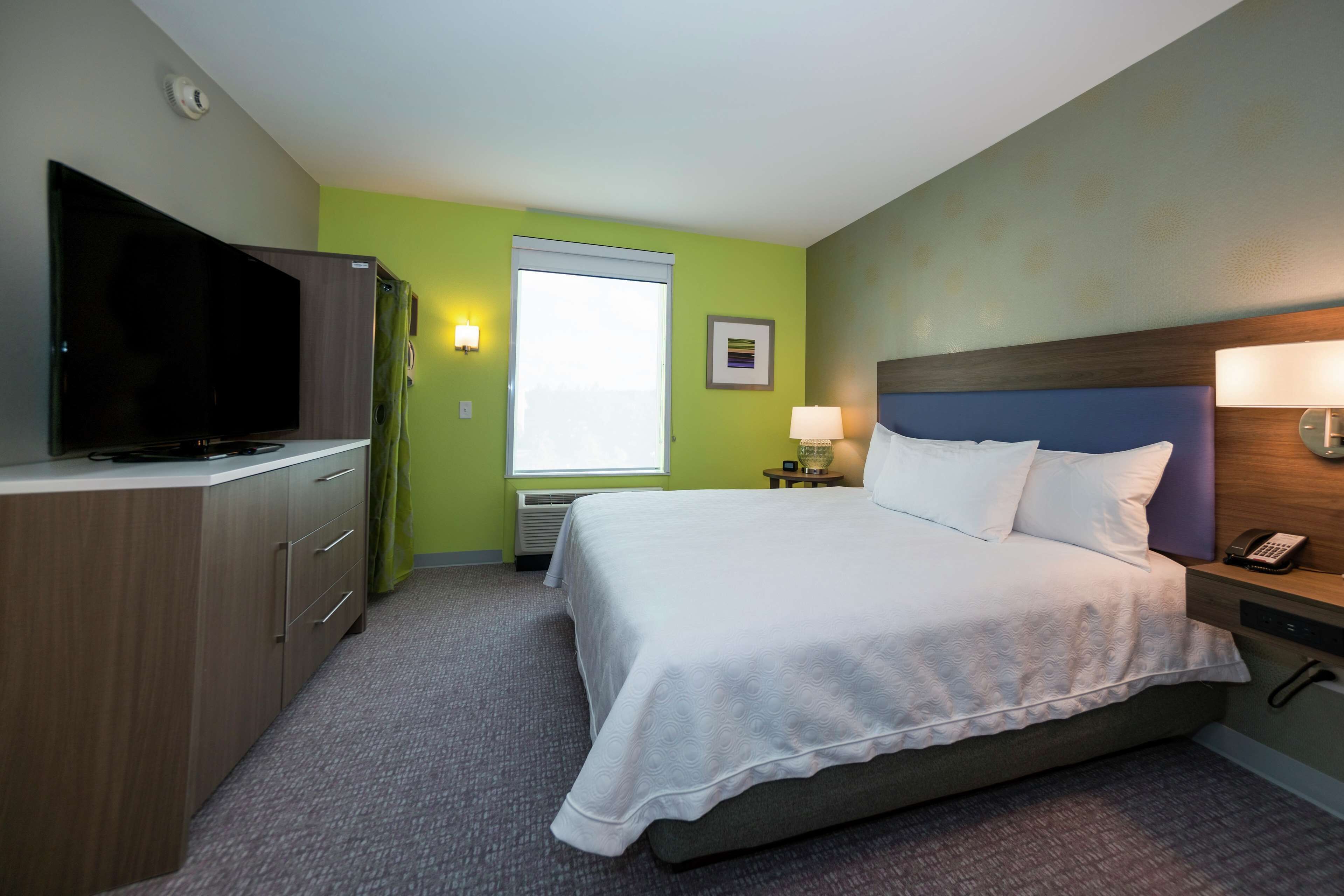 suite, 1 bedroom, non smoking | in-room safe, desk, iron/ironing board, free cots/infant beds