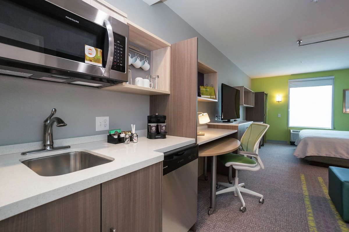 Studio Suite, 1 King Bed, Non Smoking | In-room safe, desk, iron/ironing board, free cribs/infant beds