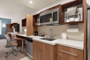 In-room safe, desk, laptop workspace, free WiFi - Home2 Suites by Hilton Lancaster (Lancaster)