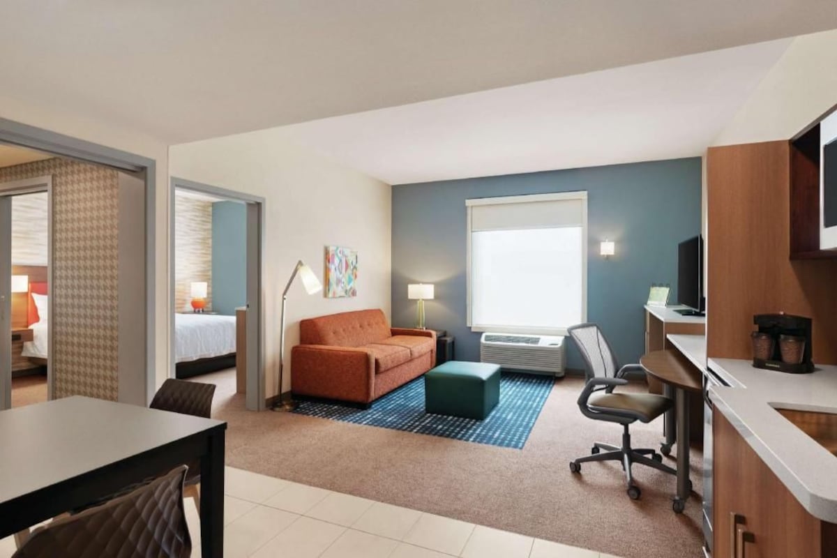 In-room safe, desk, laptop workspace, free WiFi