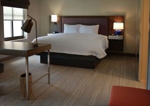 Studio Suite, 1 King Bed with Sofa bed (Wet Bar) | In-room safe, desk, laptop workspace, iron/ironing board - Hampton Inn & Suites Philadelphia/Media (Media)