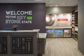 Concierge desk - Hampton Inn & Suites Philadelphia/Media (Media)