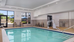 Indoor pool - Hampton Inn Baltimore Bayview Campus (Baltimore)