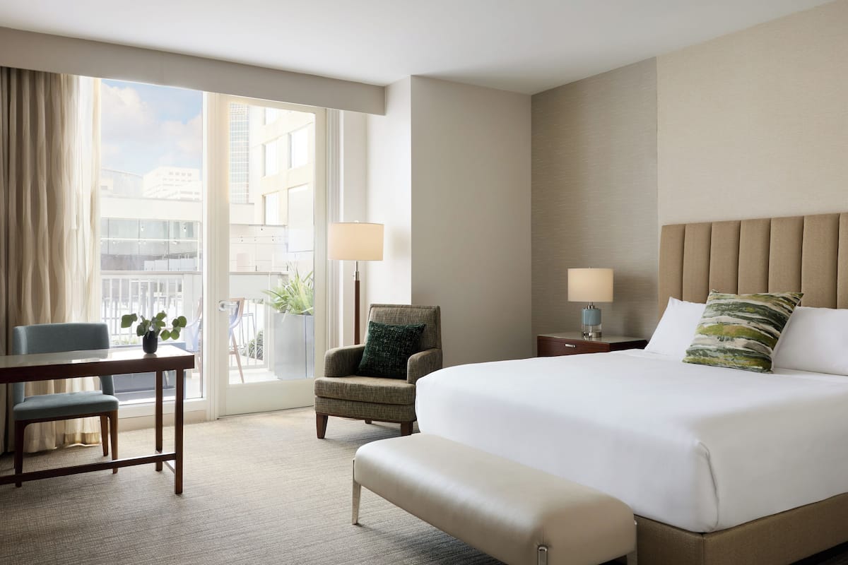 Premium bedding, in-room safe, desk, laptop workspace