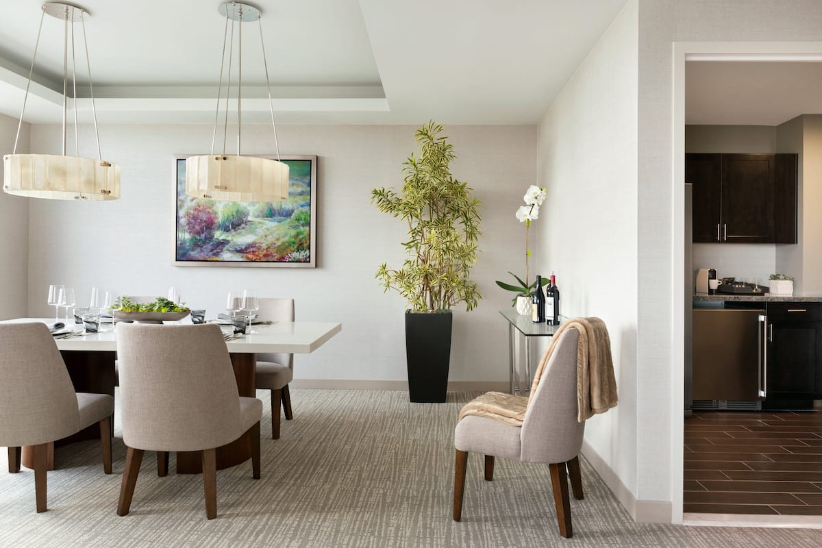 Suite Grand, 1 letto king, accessibile ai disabili, non fumatori (Communications) | 1 camera, biancheria da letto di alta qualità, una cassaforte in camera