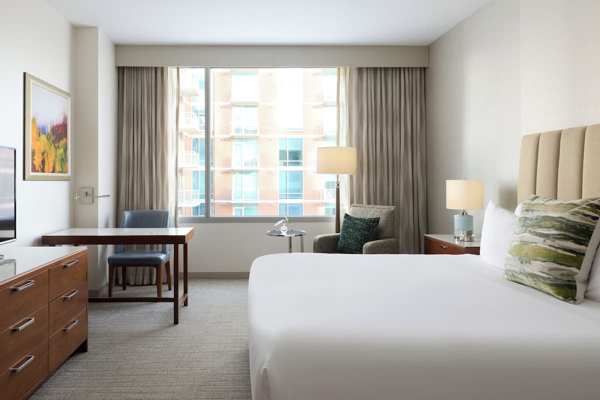 Premium bedding, in-room safe, desk, laptop workspace