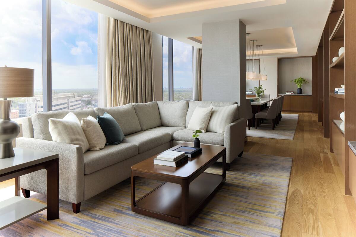 Premium bedding, in-room safe, desk, laptop workspace