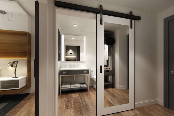 Premium bedding, in-room safe, desk, laptop workspace