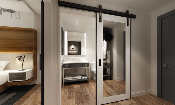 أغطية فراش متميزة وخزنة داخل الغرفة ومكتب ومساحة عمل للكمبيوتر المحمول