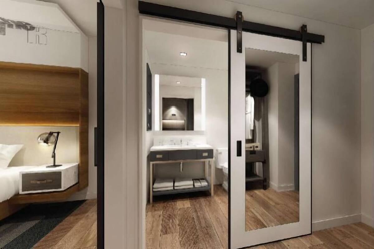 Ropa de cama de alta calidad y caja de seguridad en la habitación