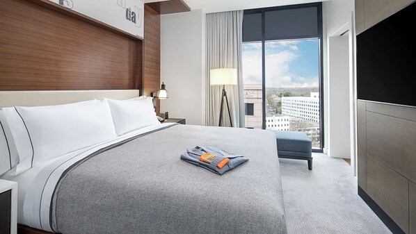 Premium bedding, in-room safe, desk, laptop workspace - Canopy by Hilton Atlanta Midtown (Atlanta)