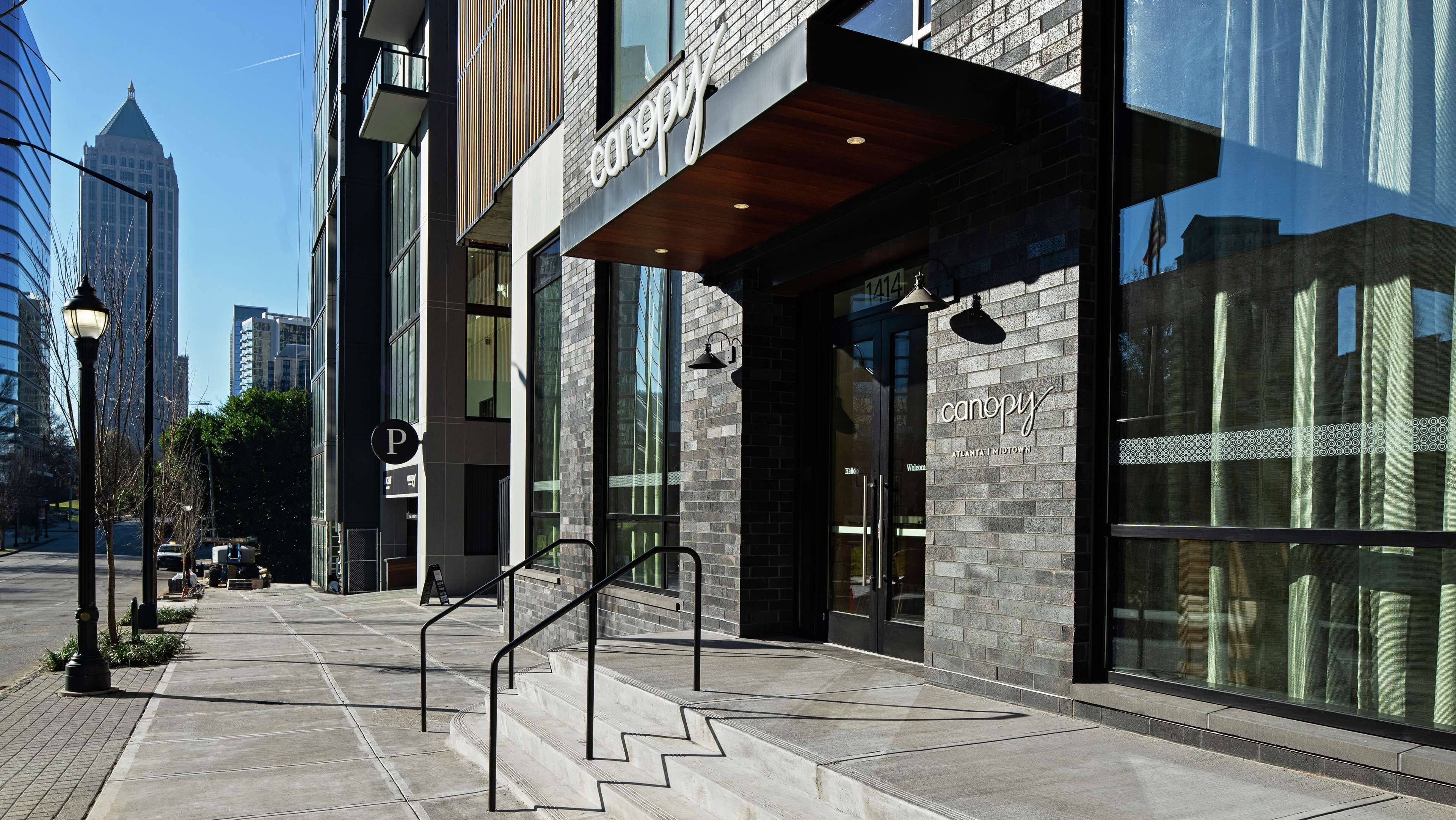 الم نشأة من الخارج