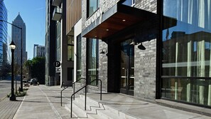 المنشأة من الخارج