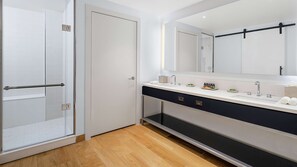 Suite, 1 King Bed, City View | Bathroom | Shower, free toiletries, hair dryer, towels - Canopy by Hilton Atlanta Midtown (Atlanta)