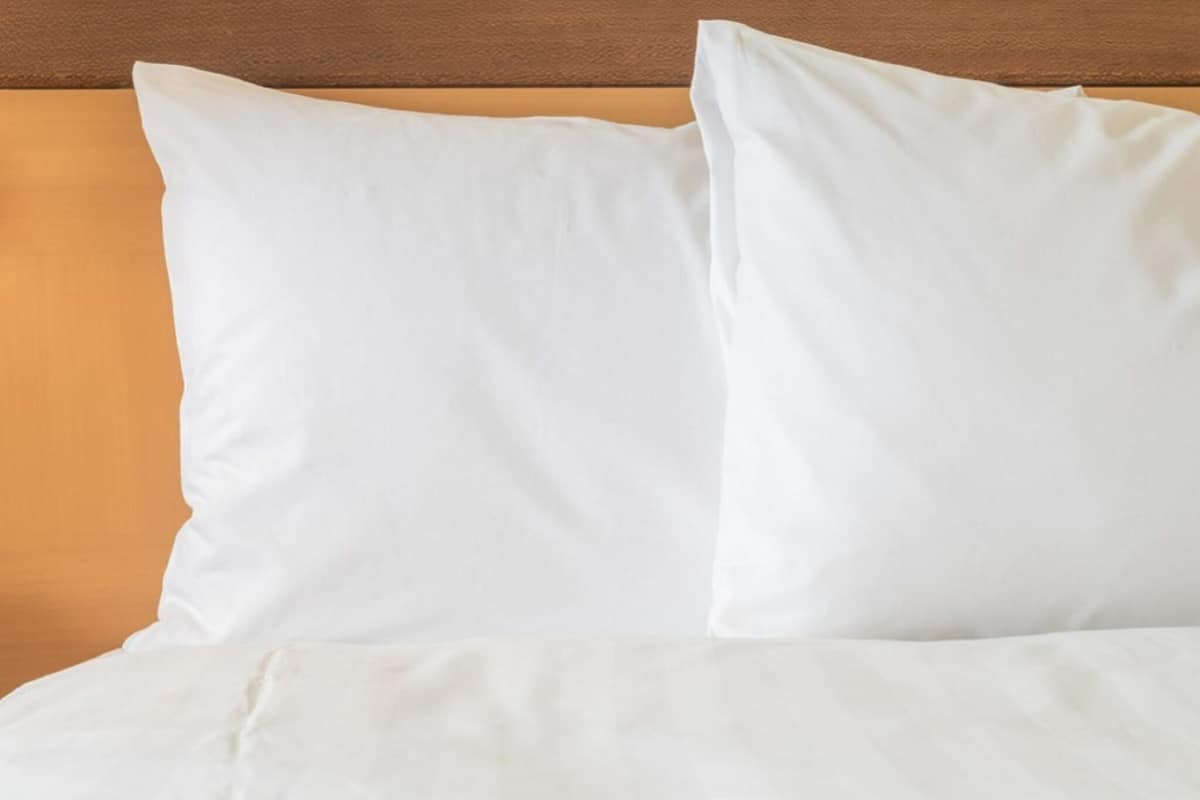 Premium bedding, in-room safe, desk, WiFi (free)
