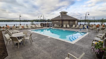 Indoor pool, seasonal outdoor pool, pool loungers