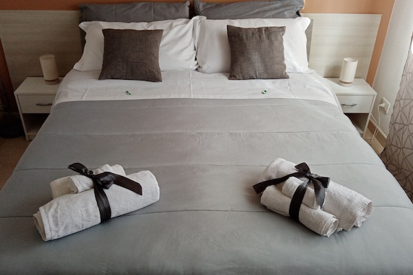 Standard Double Room, Shared Bathroom, City View (Politeama) | Premium bedding, down comforters, minibar, individually furnished