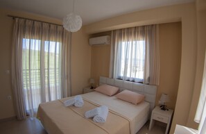 Room - Ianthi Maisonettes (Aristotelis)